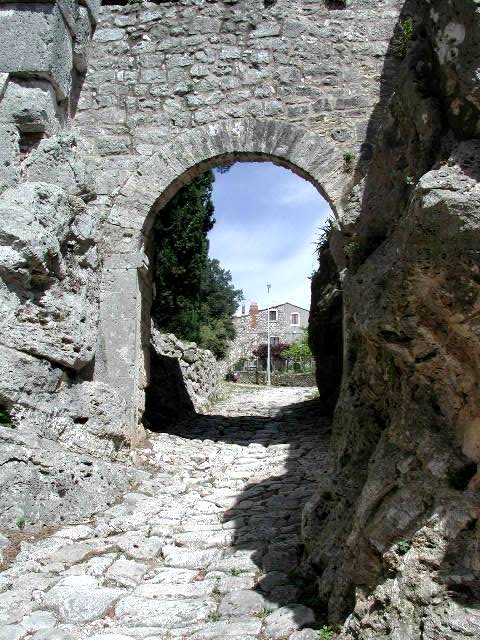 Saturnia - La Porta Romana